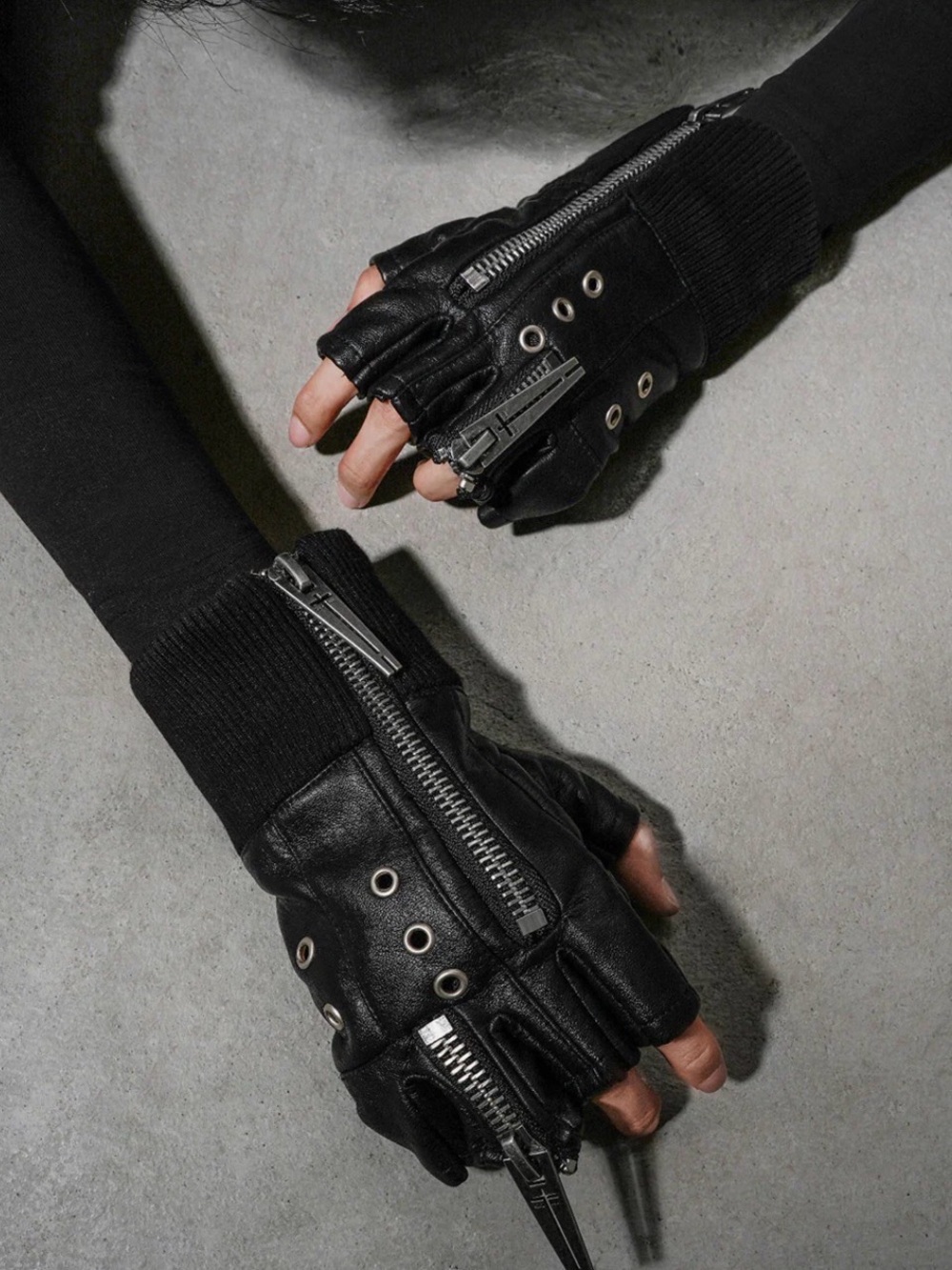Edgy Black Leather Double Zip Fingerless Gloves | One Size | NWT